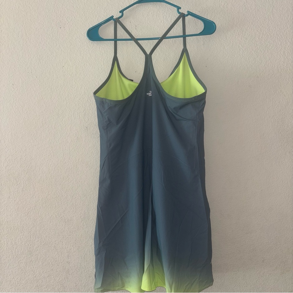 The North Face Teal Tank with neon lime interior, size XLarge - Picture 5 of 6
